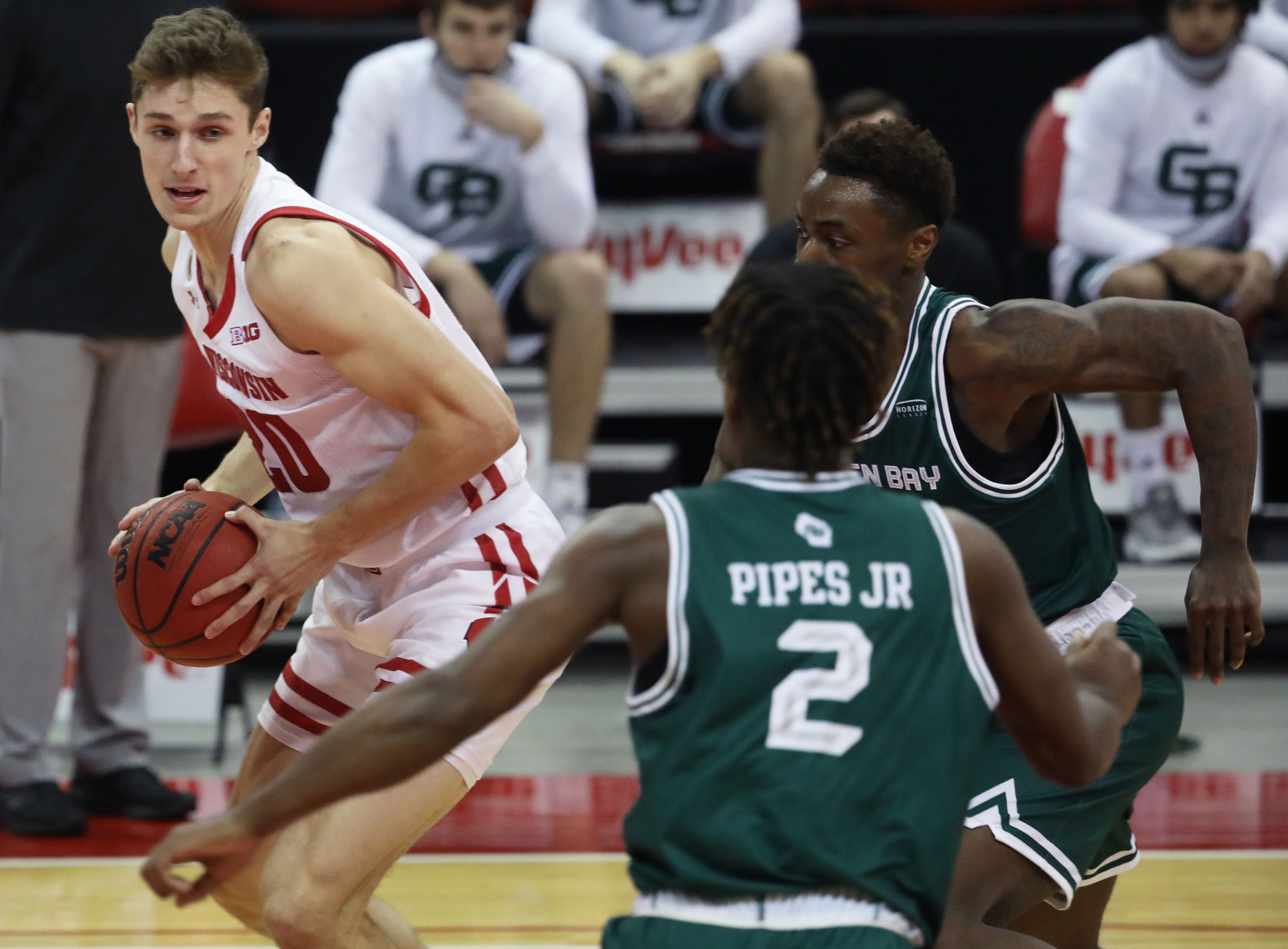 Badgers 82, Phoenix 42